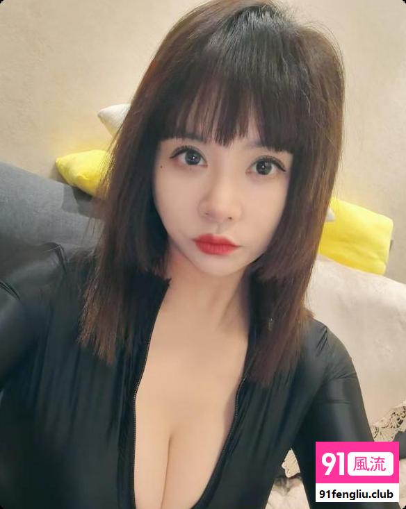 大屁股年轻御 姐